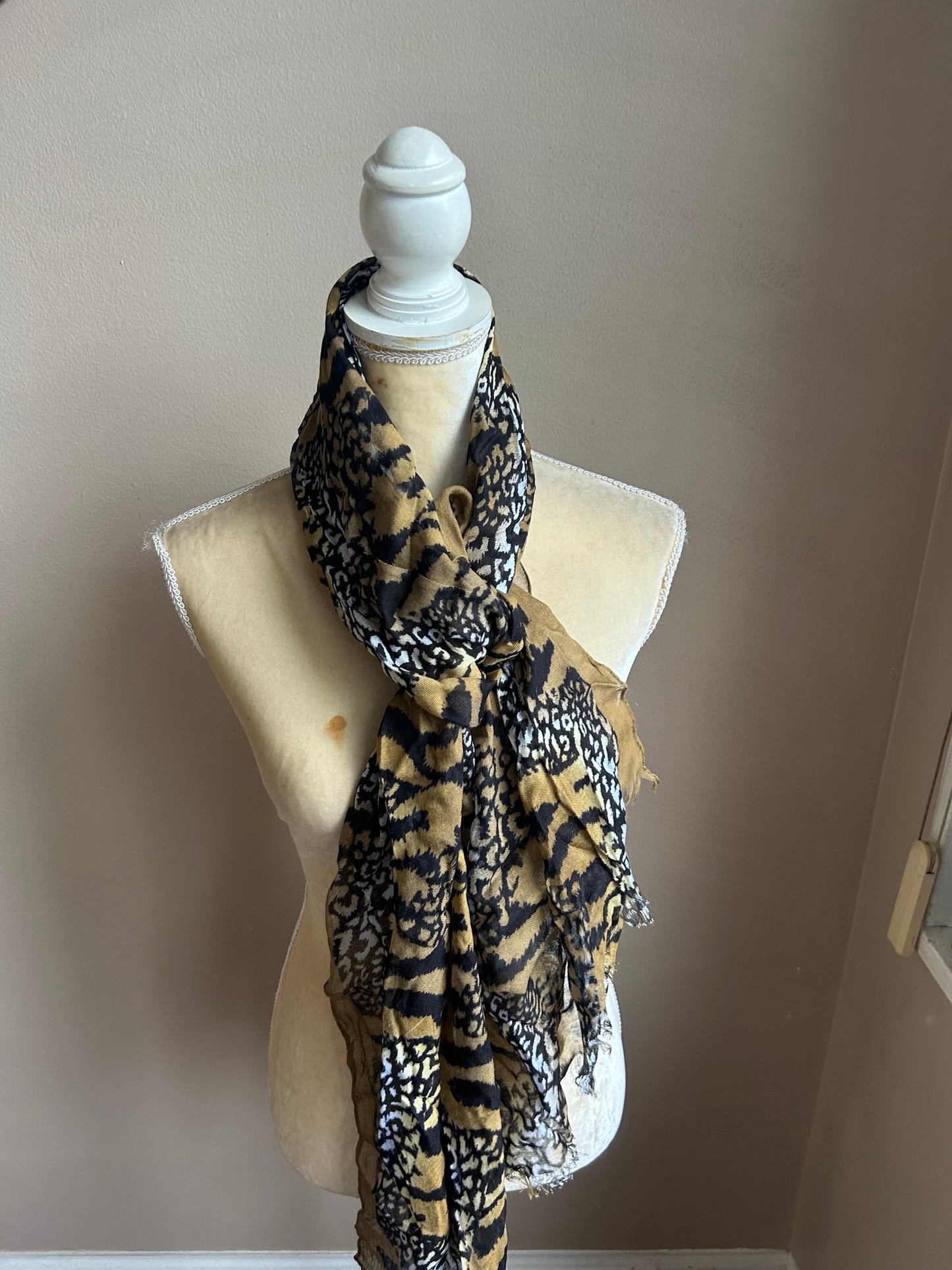 New Women’s Scarf Animal Print Viscose Raw Edged 5000-3102