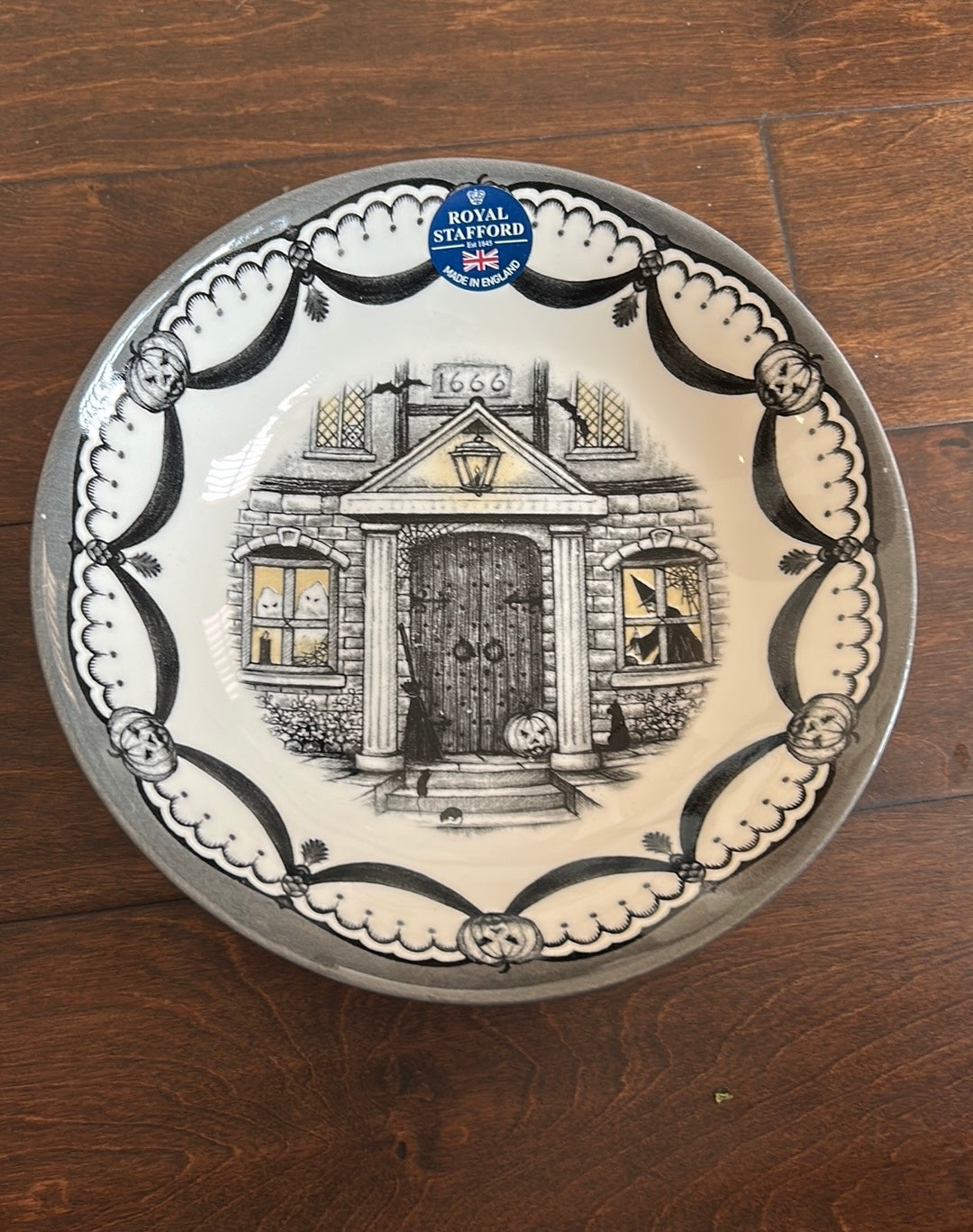 X6 Royal Stafford Halloween Haunted House Witch 8 3/4” Made England Salad Bowls