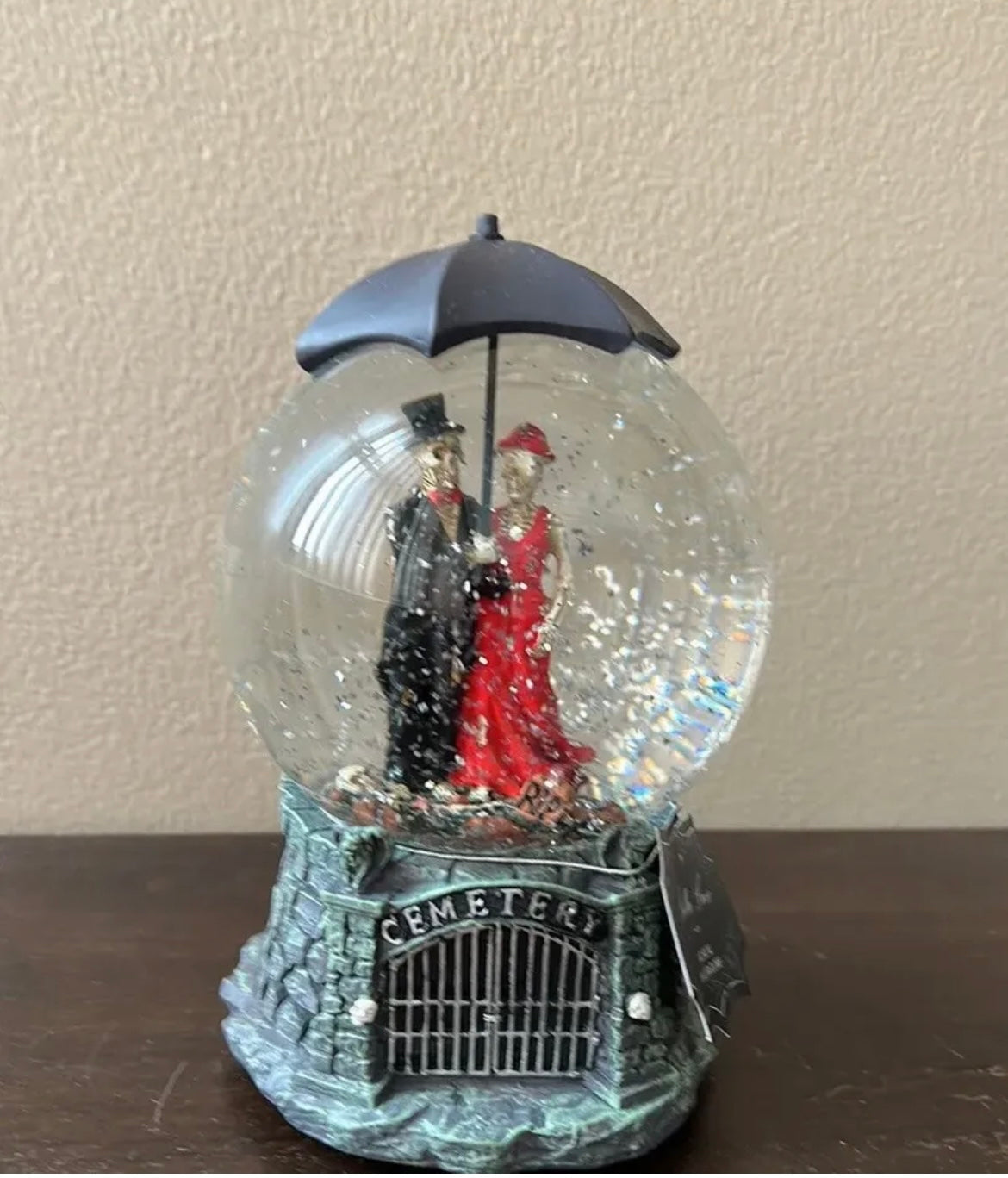 Bella Lux Halloween Skeleton Couple In Cemetery Water Globe Musical New