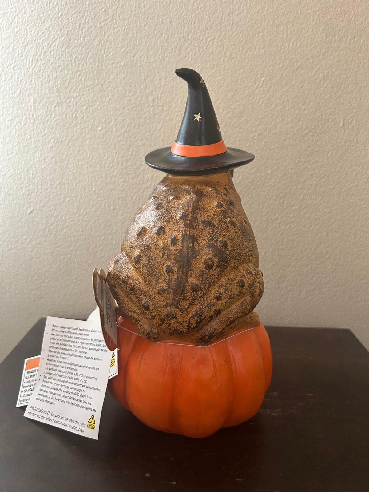 New Witch Frog On Pumpkin Halloween Figurine Light Up Jackolantern