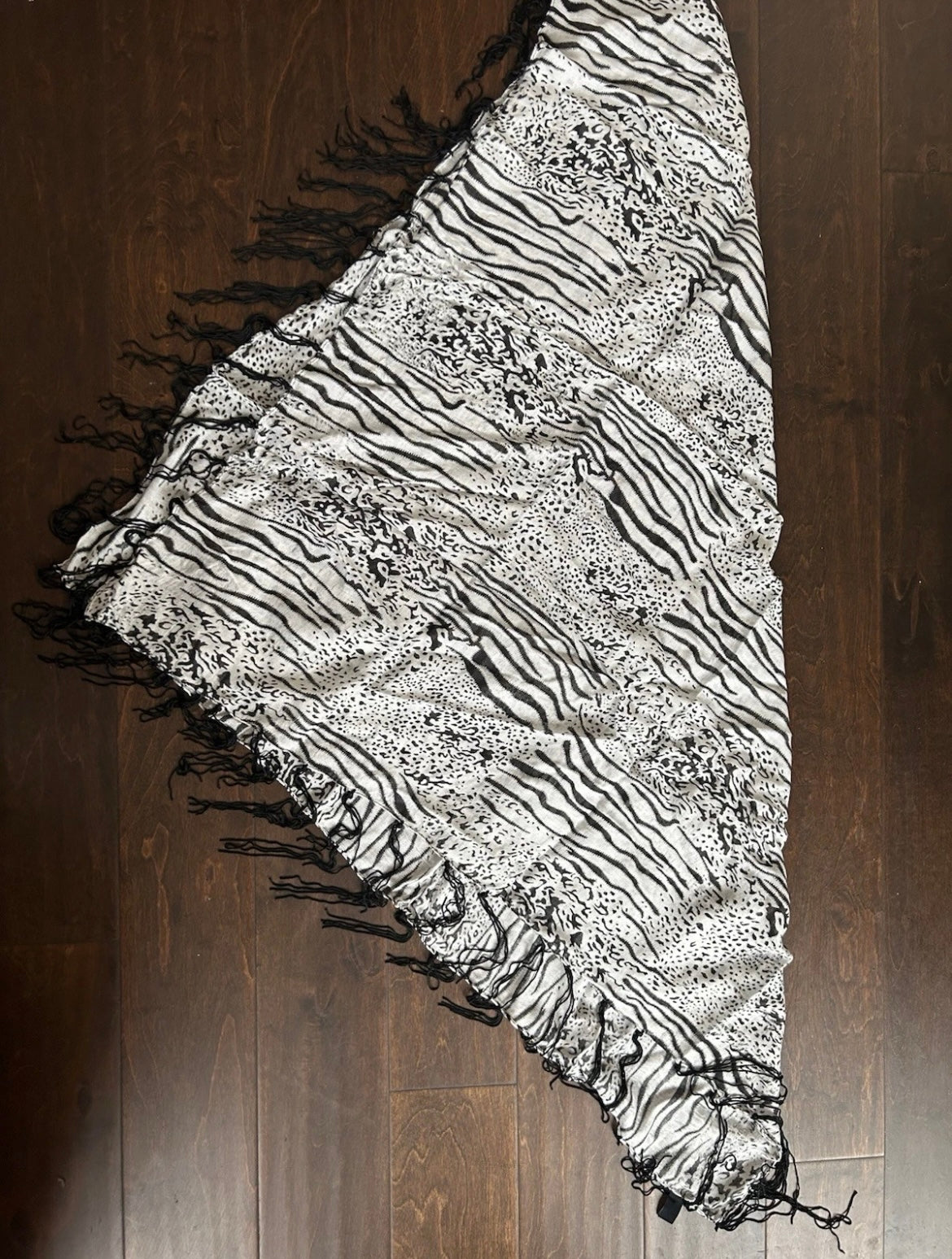 New Women’s Animal Print Fringed Scarf 5000-3102