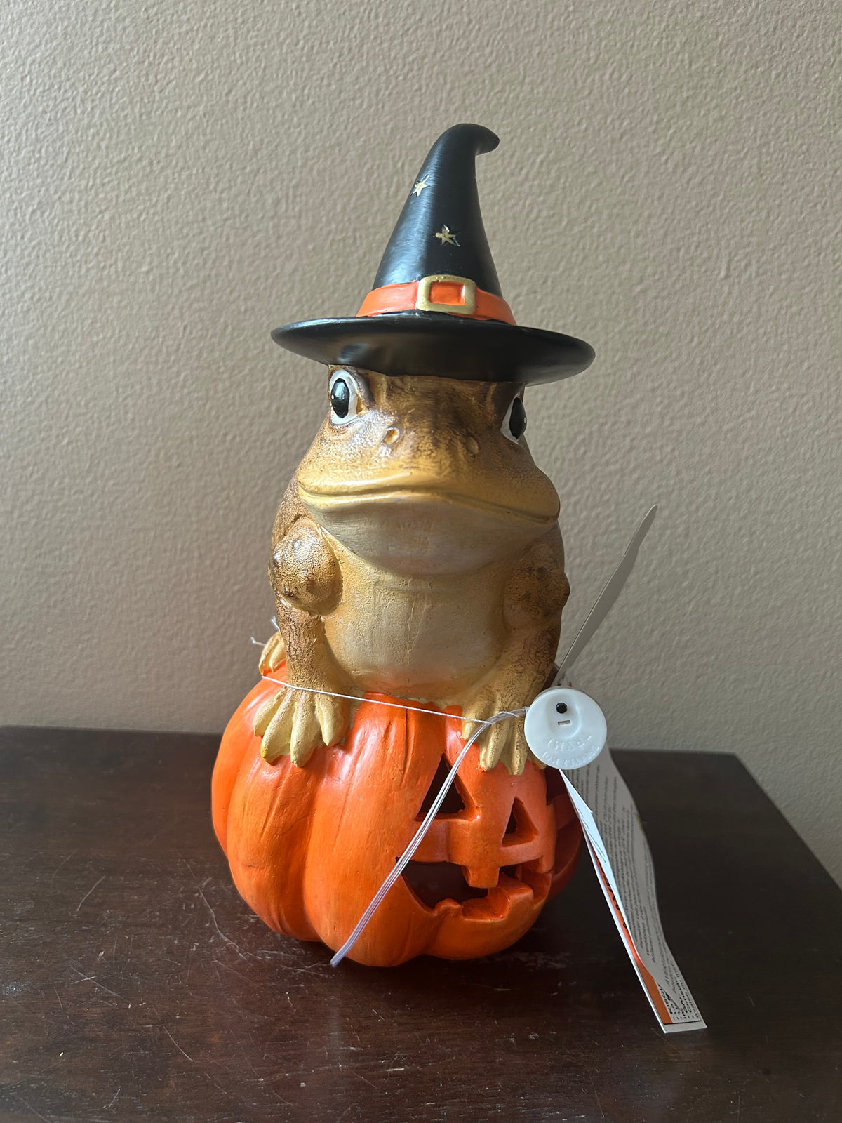 New Witch Frog On Pumpkin Halloween Figurine Light Up Jackolantern