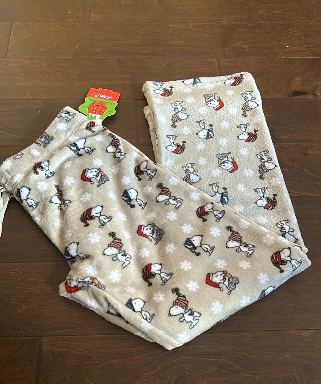 Peanuts womens Christmas Snoopy Santa Hat Plush Pajama Pants New Snowflakes