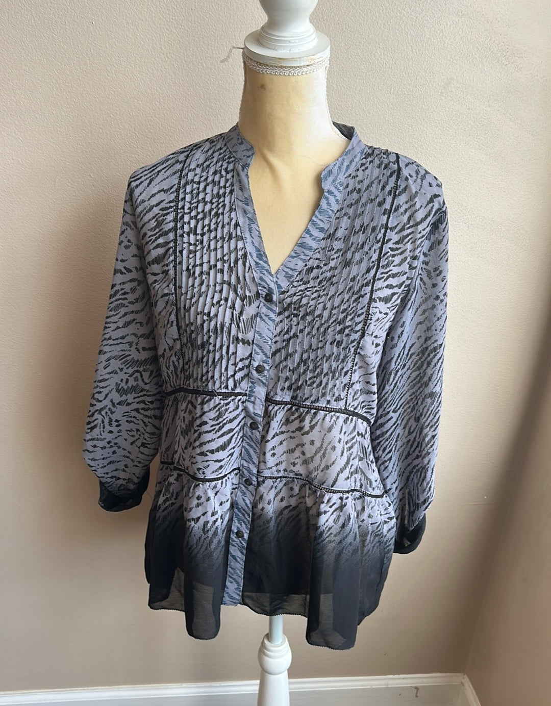 Bke Boutique Womens Blouse Top New Animal Print Pinktucks Gray Black ST2225