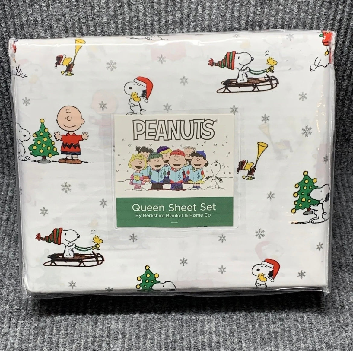 NEW PEANUTS SNOOPY CHRISTMAS 4 PC. QUEEN SHEET SET W/ TWO STANDARD PILLOWCASES