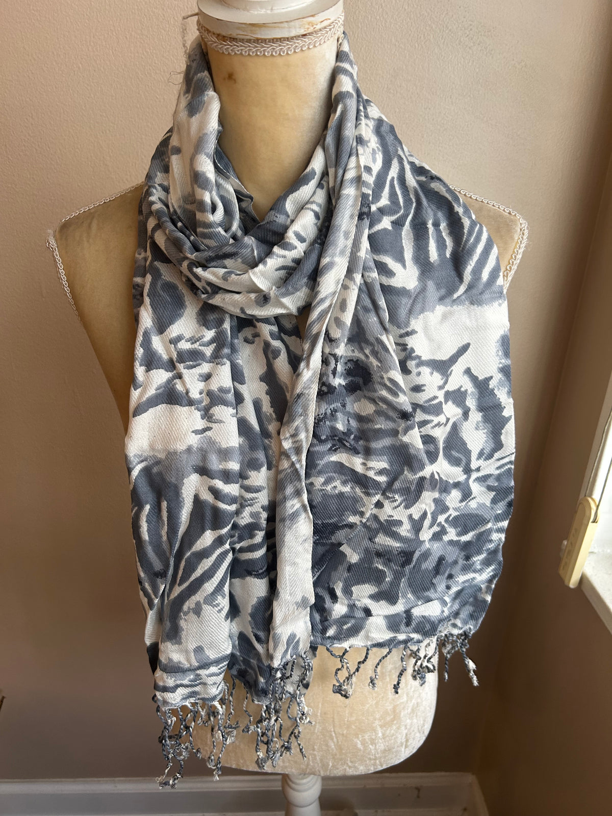 New Womens Animal Print Scarf Shawl Fringed 5002-3102
