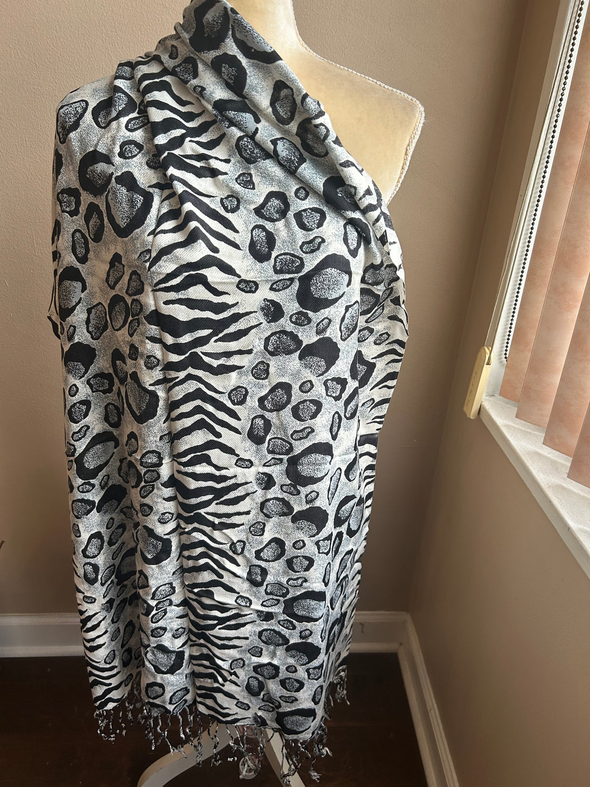 New Womens Animal Print Scarf Shawl Fringed 5002-3102