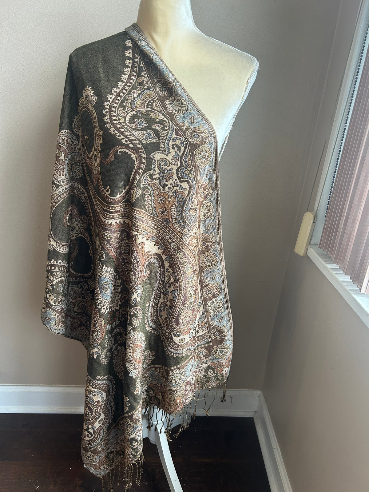 Women’s Shawl Wrap Scarf Reversible Paisely Print New Floral Fringed 5002