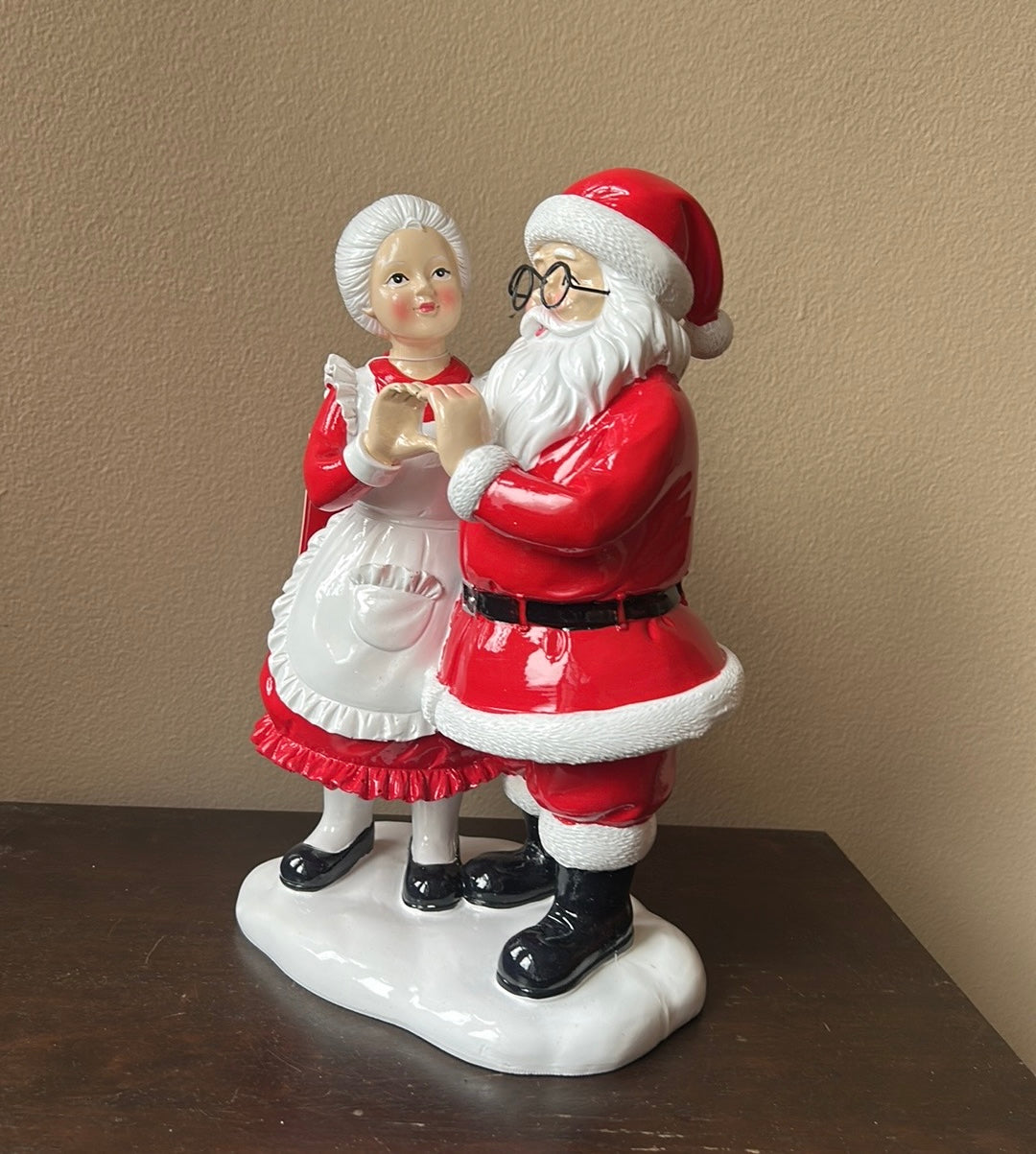 Martha Stewart Mr & Mrs Santa Claus With A Heart Pose Tabletop New Figurine 12”