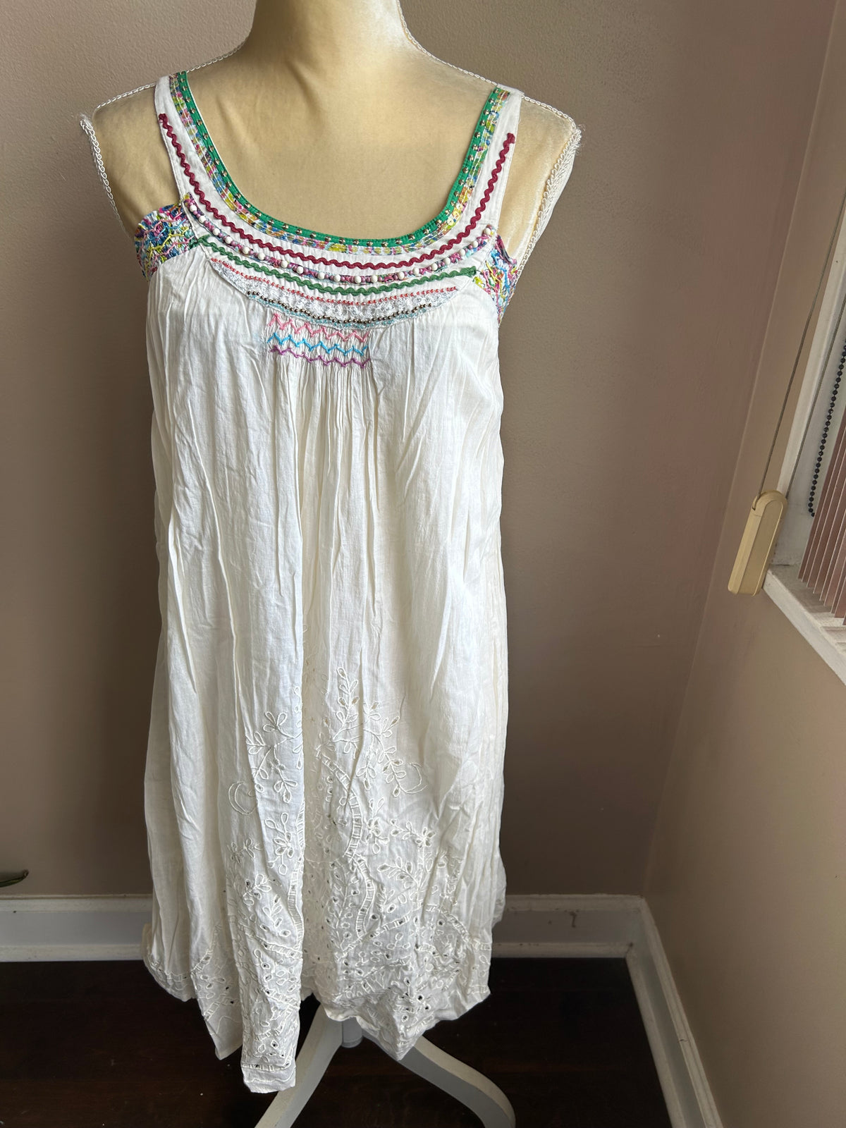 Mystery Women’s Embroidered Smocked Dress Sz S Cotton Lined White 5003