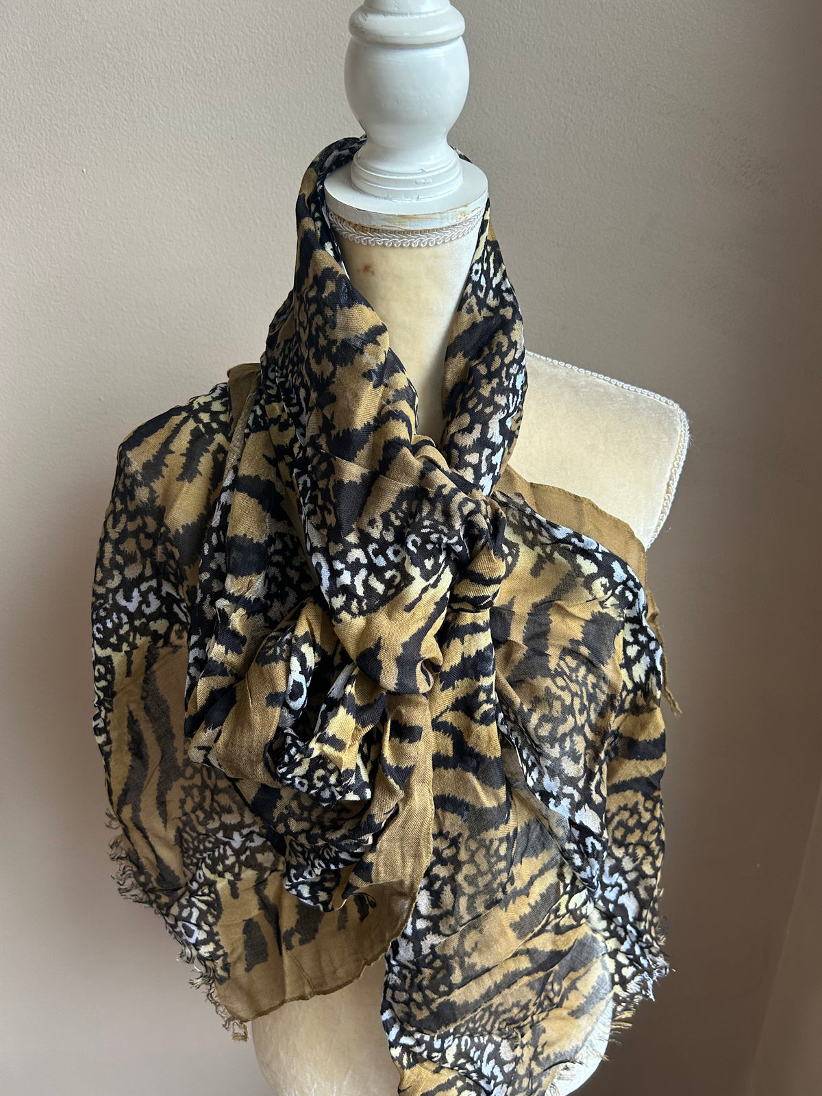 New Women’s Scarf Animal Print Viscose Raw Edged 5000-3102