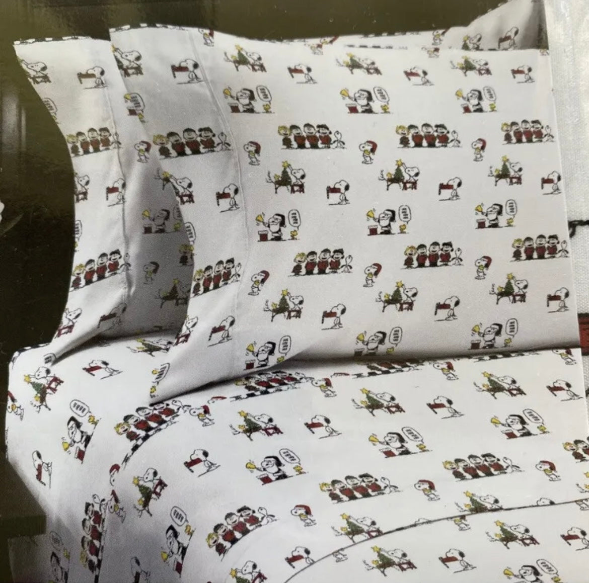 Peanuts Snoopy and the Gang Caroling Full 4 piece Sheet Set Christmas NEW