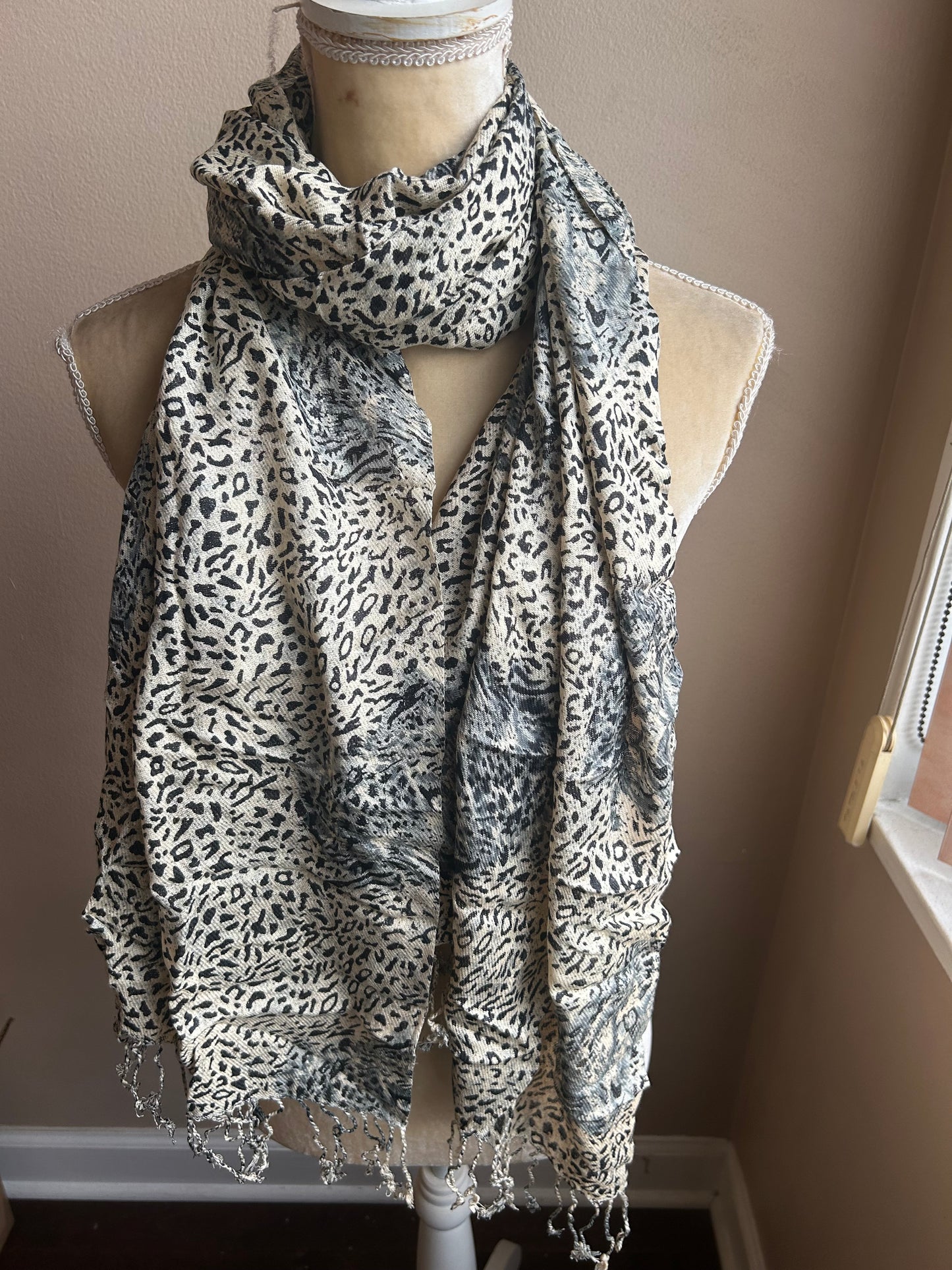 New Womens Animal Print Scarf Shawl Fringed 5002-3102
