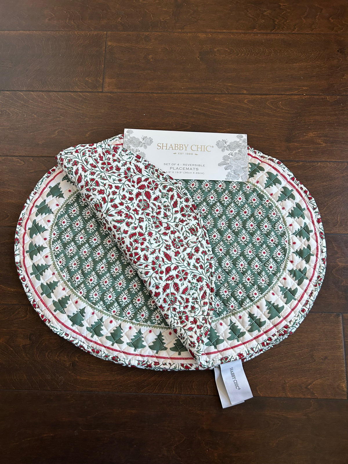 Shabby Chic 4 Reversible Quilted Placemats New Oval Christmas Trees Floral