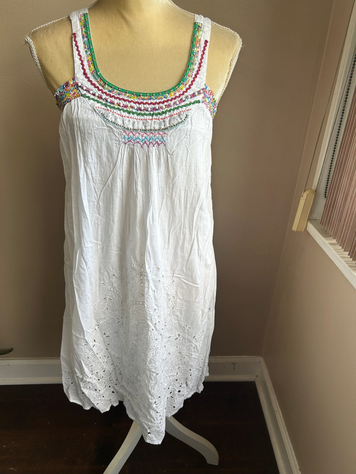 Mystery Women’s Embroidered Smocked Dress Sz S Cotton Lined White 5003