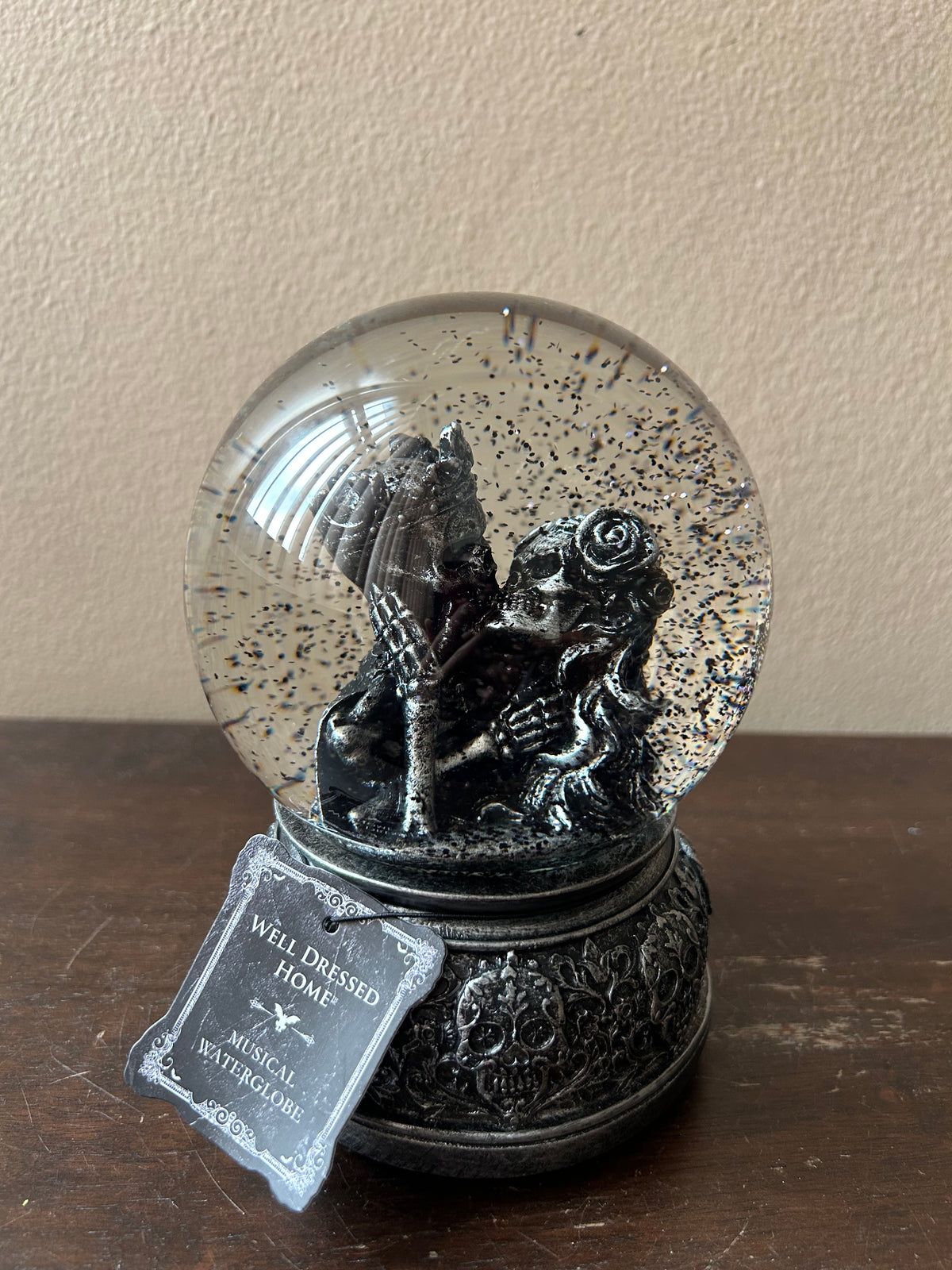 Halloween Skeleton Couple Kissing Bride Groom Water Globe Musical New
