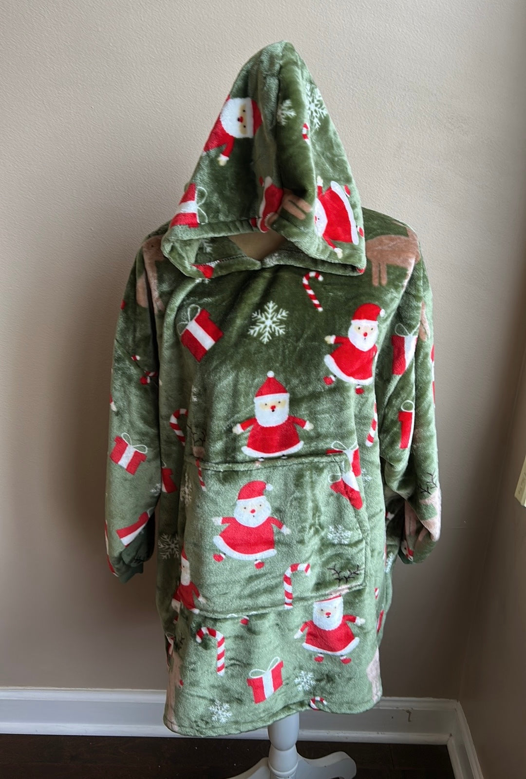 Marlo Lorenz Throwzy Poncho Christmas Santa Claus Candy Cane Snowflake New Gift