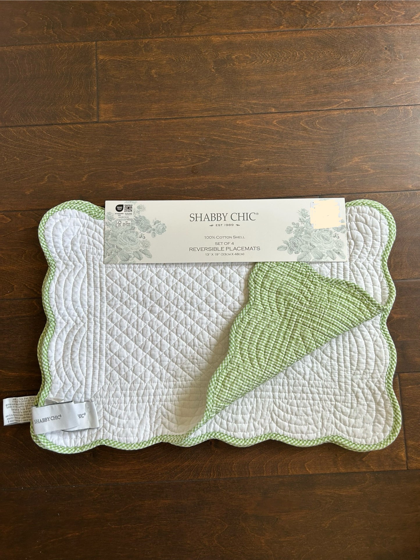Shabby Chic 4 Scalloped Edged  Quilted Placemats New White Green Reversible