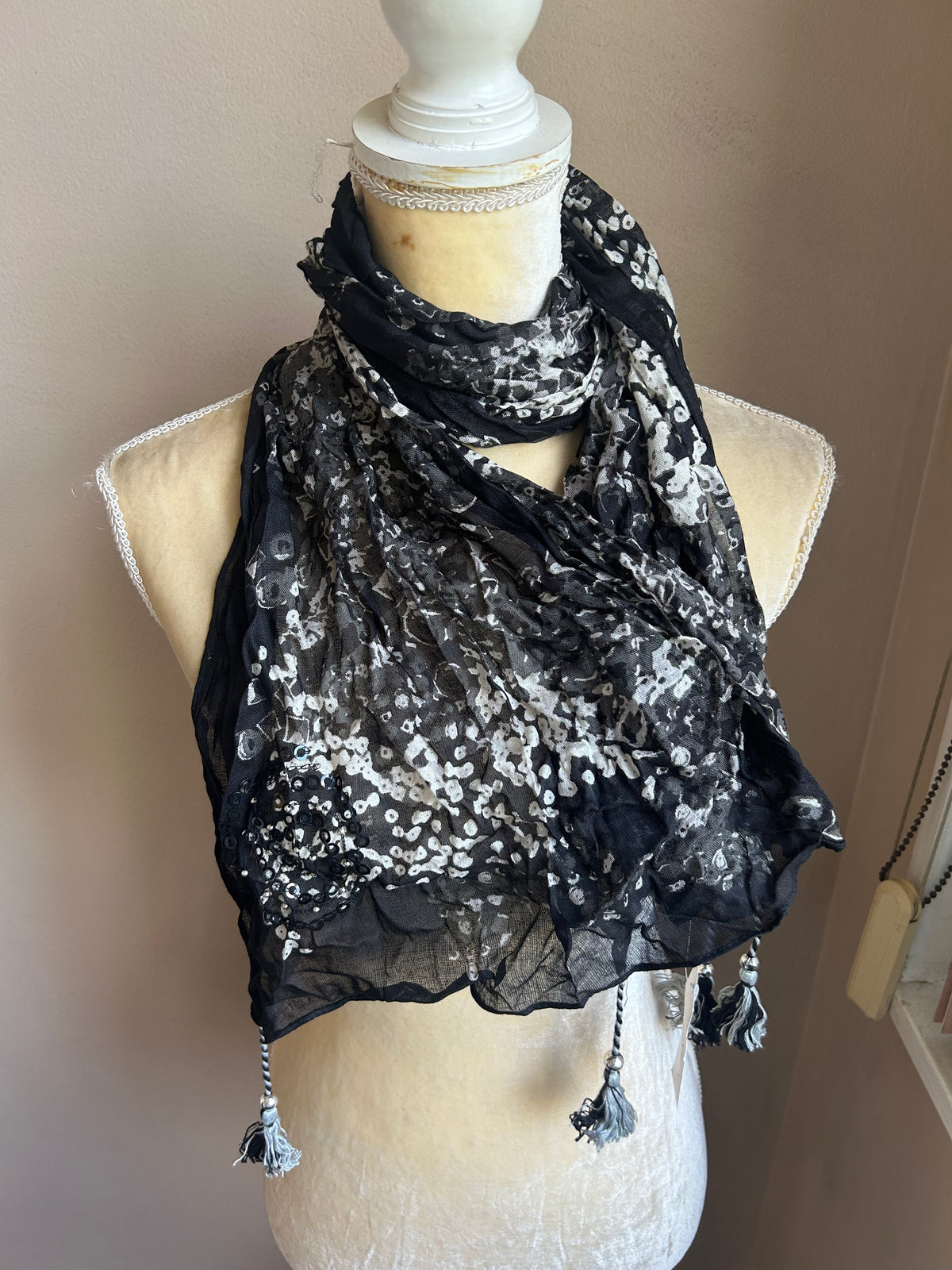 Rue 21 Womens Scarf Black White Print New Beading Sequins Detail 5001-3102