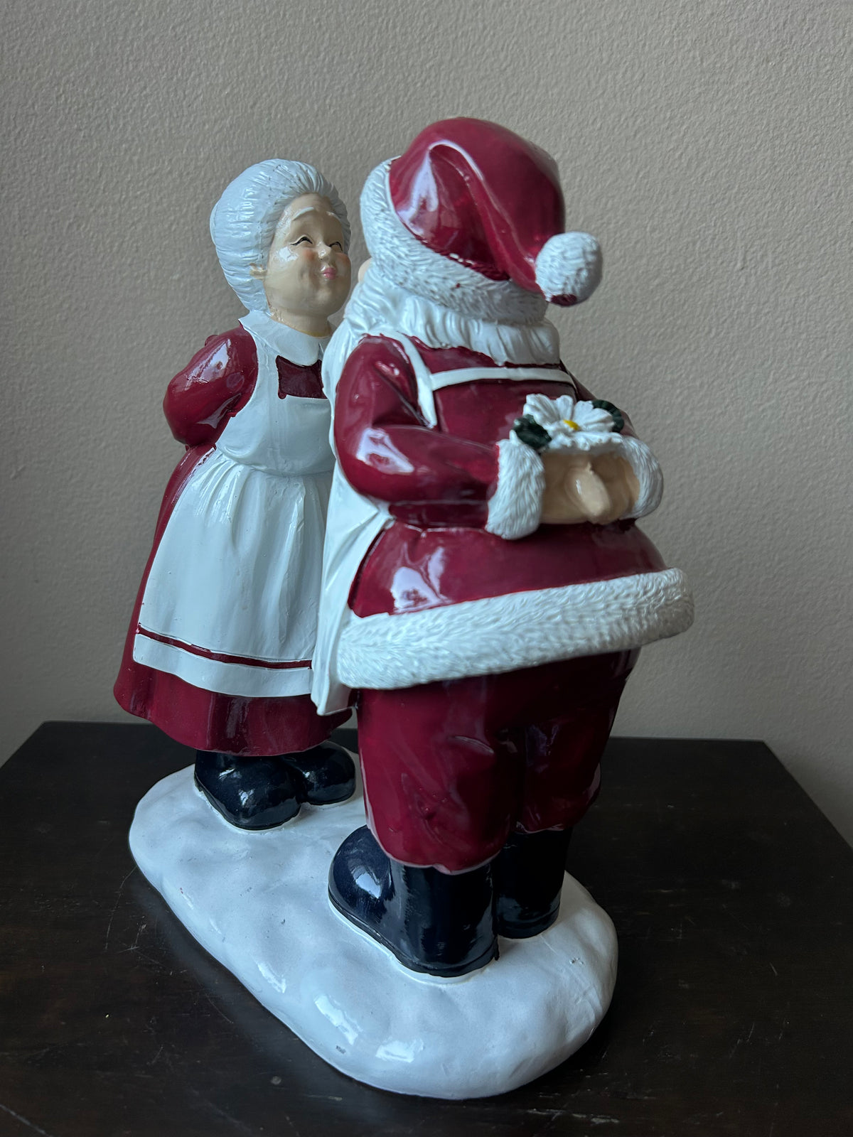 Cute Mr & Mrs Santa Claus Getting Ready To Kiss Tabletop New Figurine 11”