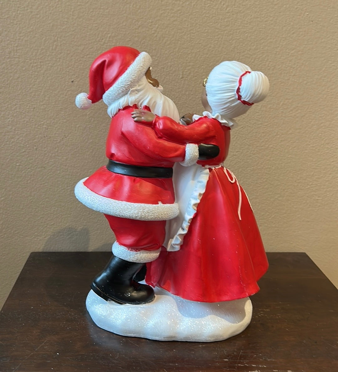 Cute Mr & Mrs Santa Claus Dancing Pose African American Tabletop New Figurine