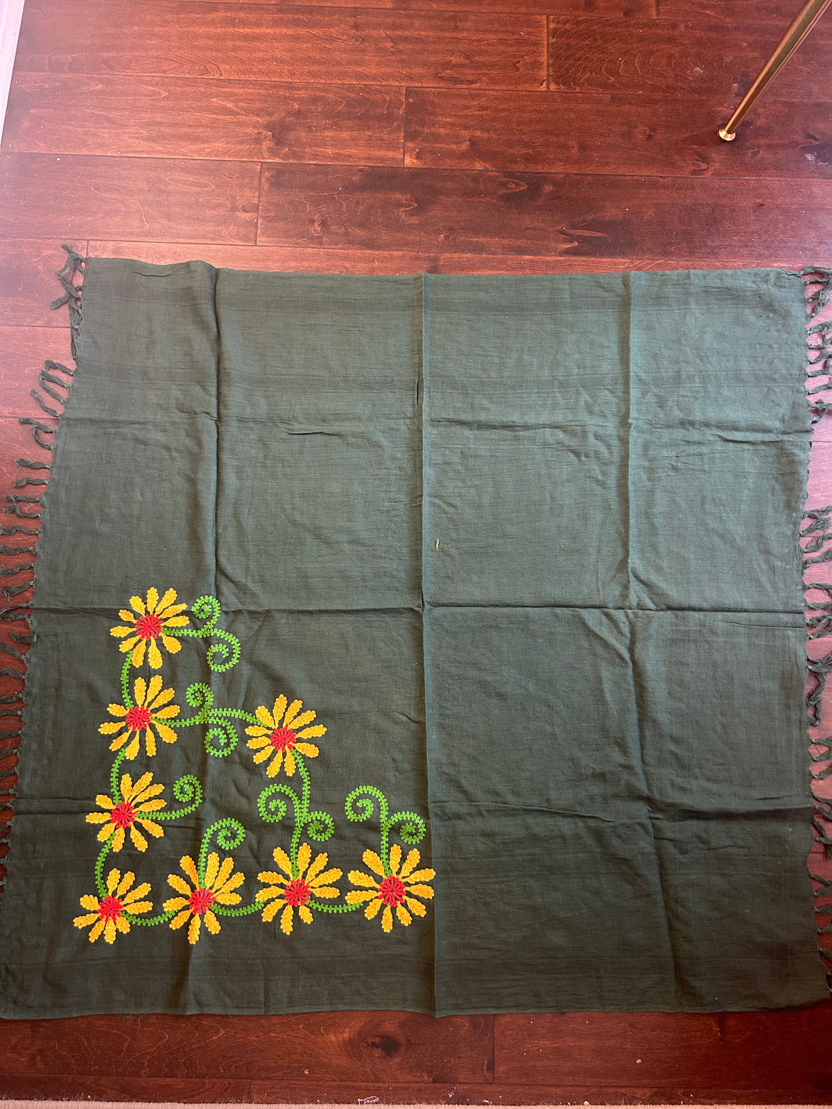 New Womens Square Scarf Green Embroidered Multicolor Fringed 5001-3102