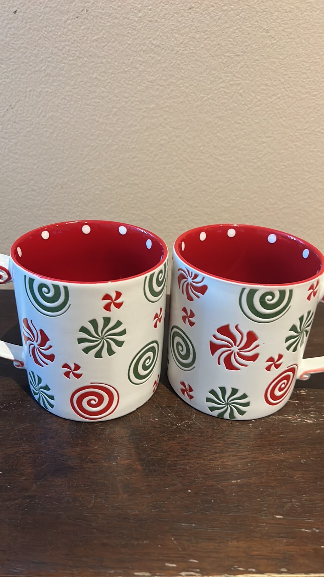 Set Of 2 Spectrum Peppermint Swirl Red Green Christmas Stoneware Coffee Mug New