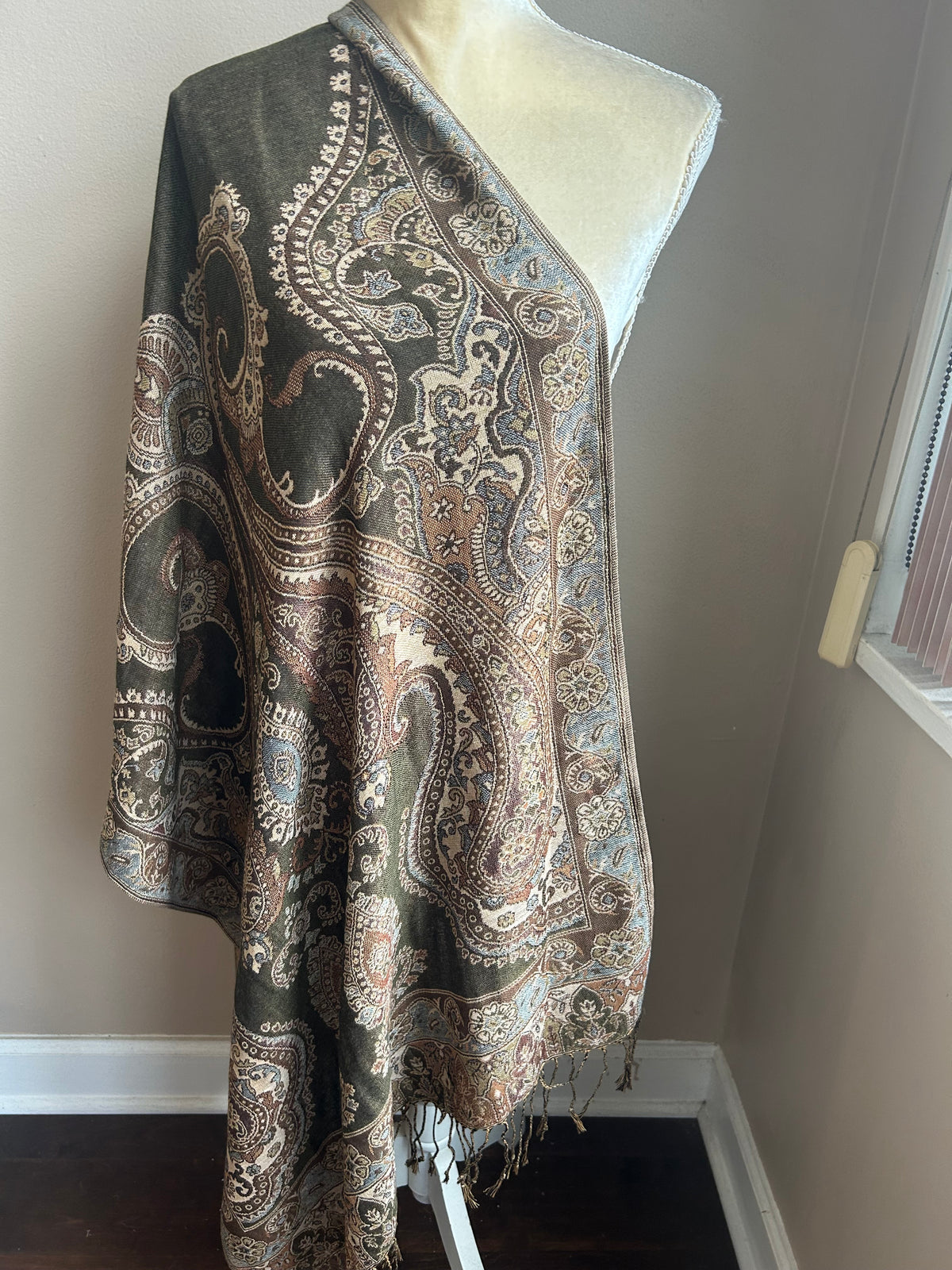 Women’s Shawl Wrap Scarf Reversible Paisely Print New Floral Fringed 5002