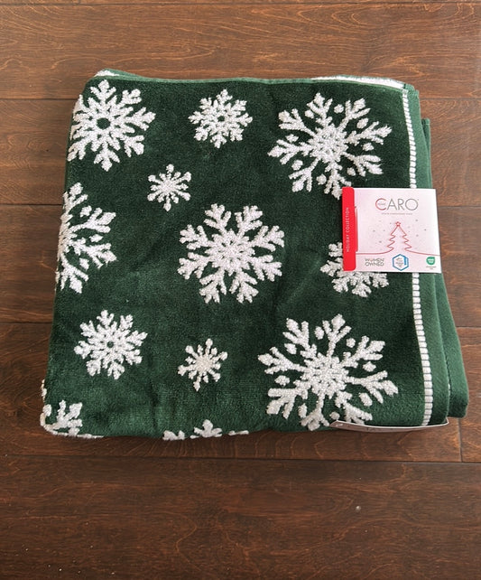 CARO Home Christmas Green & White SNOWFLAKE Bathroom Bath Towel Set of 2 NEW
