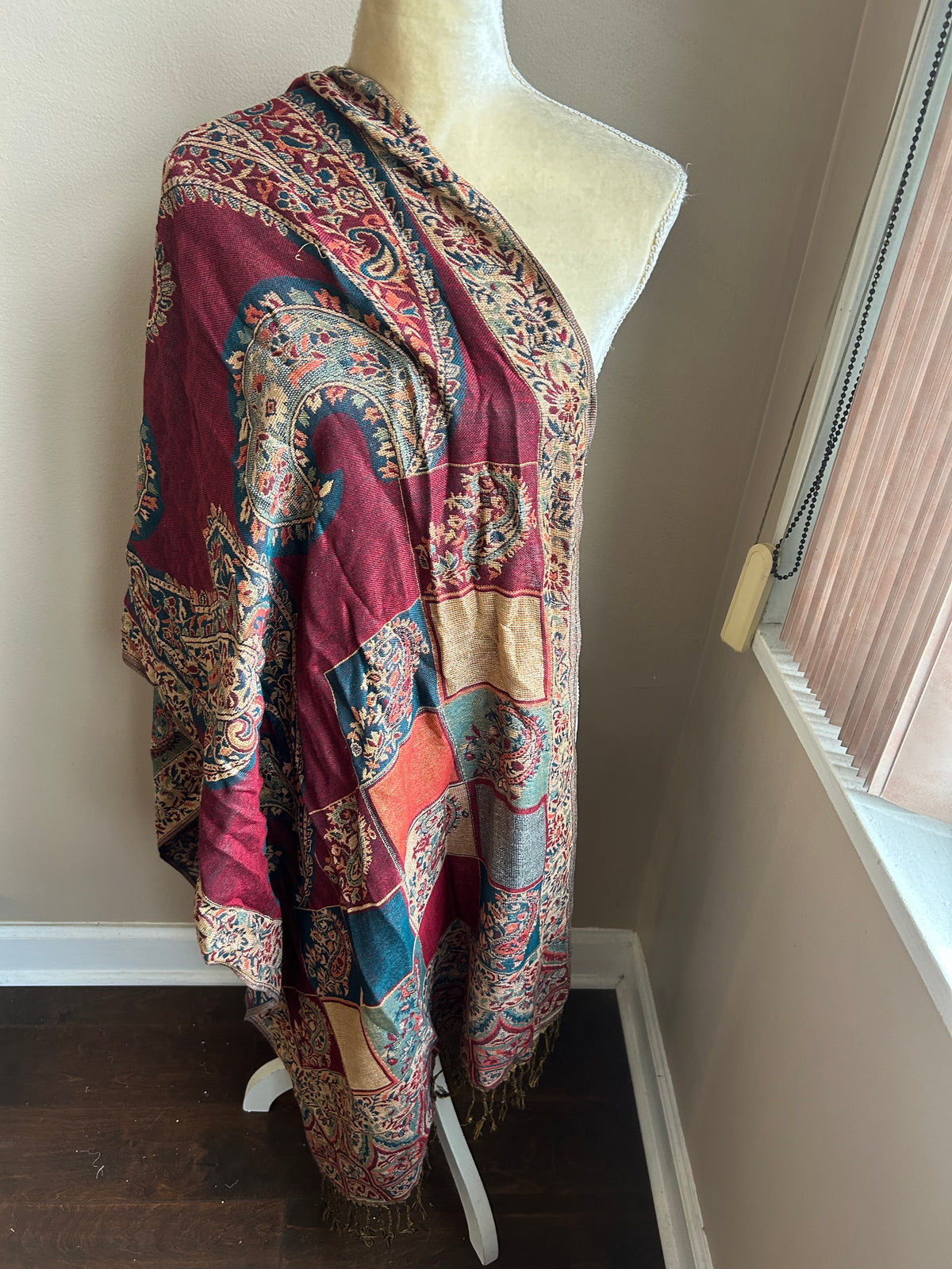 Avenue Women’s Shawl Wrap Scarf Paisely Print New Floral Fringed 5002