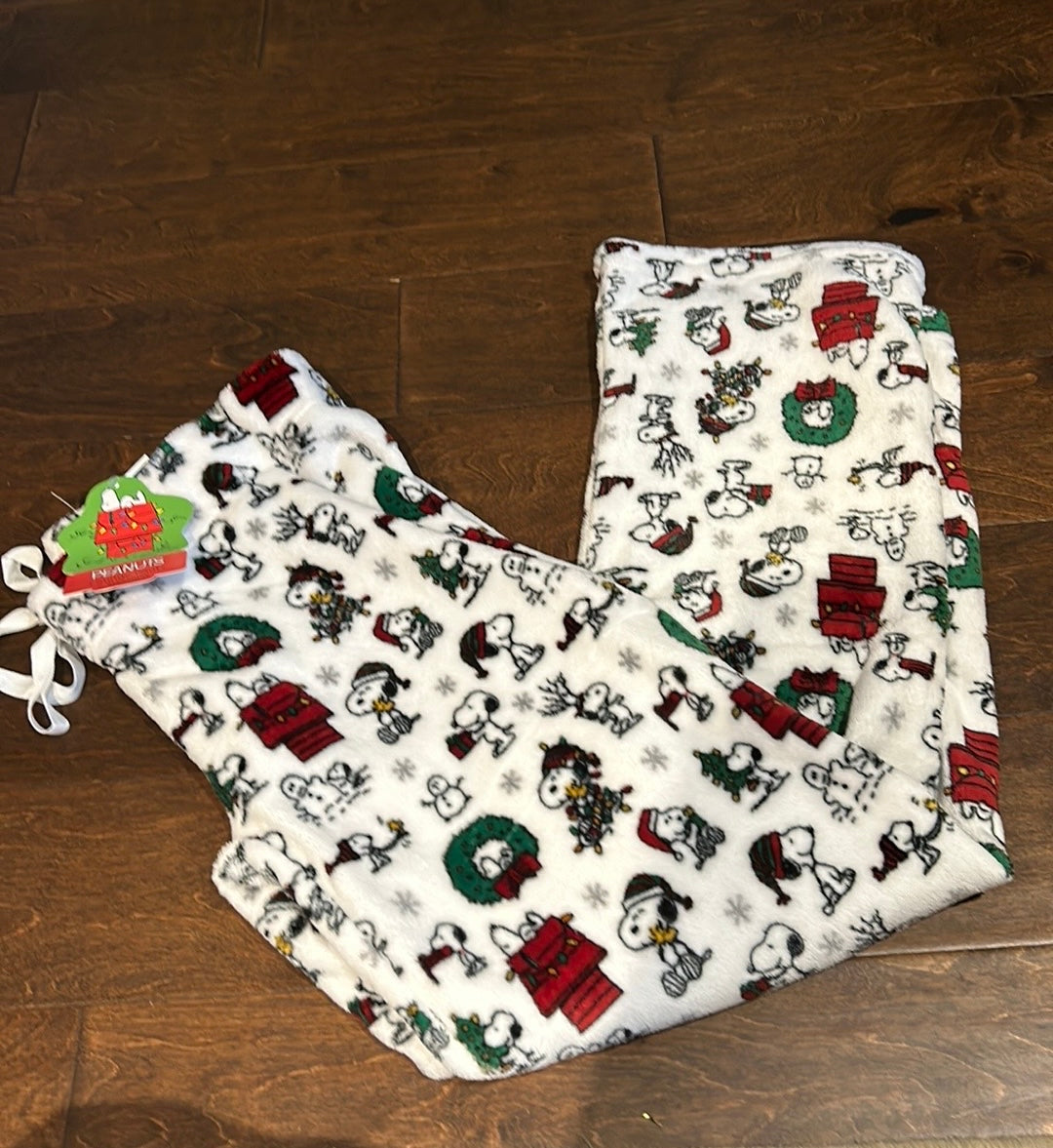 Peanuts womens Christmas Snoopy Gifts Wreath Plush Pajama Pants New