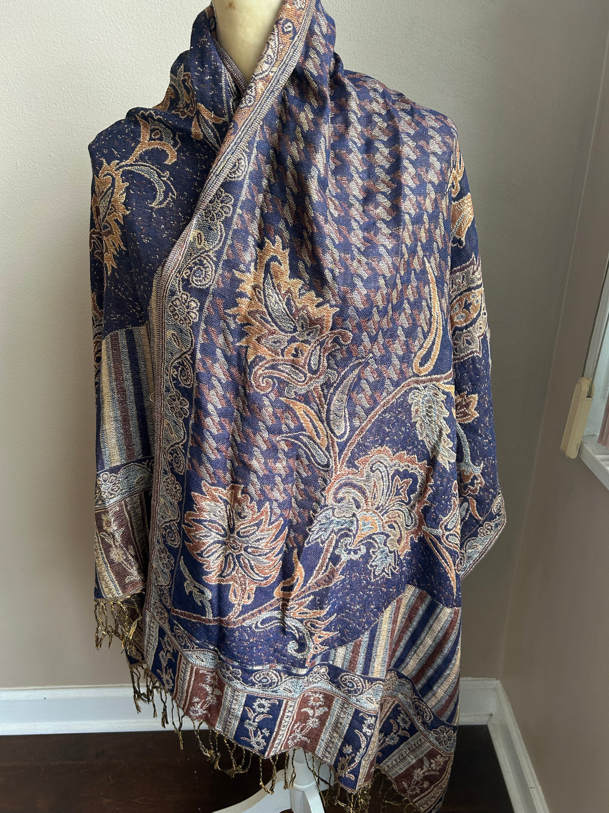 Avenue Women’s Shawl Wrap Scarf Paisely Print Lurex New Floral Fringed 5002