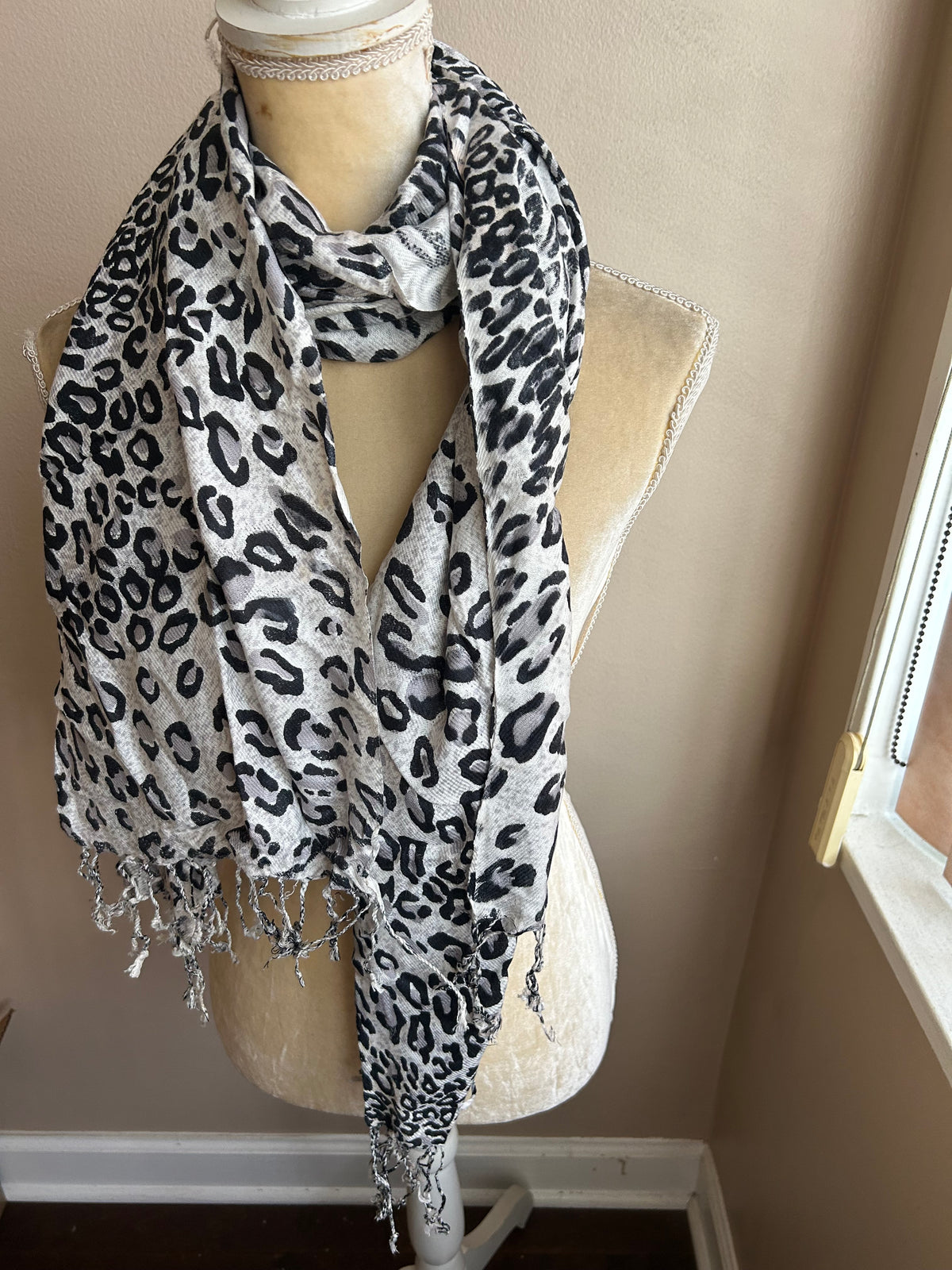 New Womens Animal Print Scarf Shawl Fringed 5002-3102