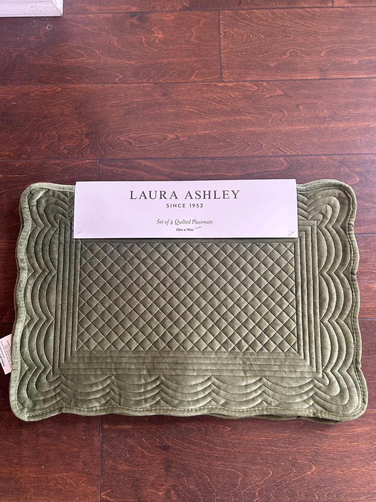 Laura Ashley Set Of 4 Quilted Velvet Placemats New Scalloped Olive Green Fall