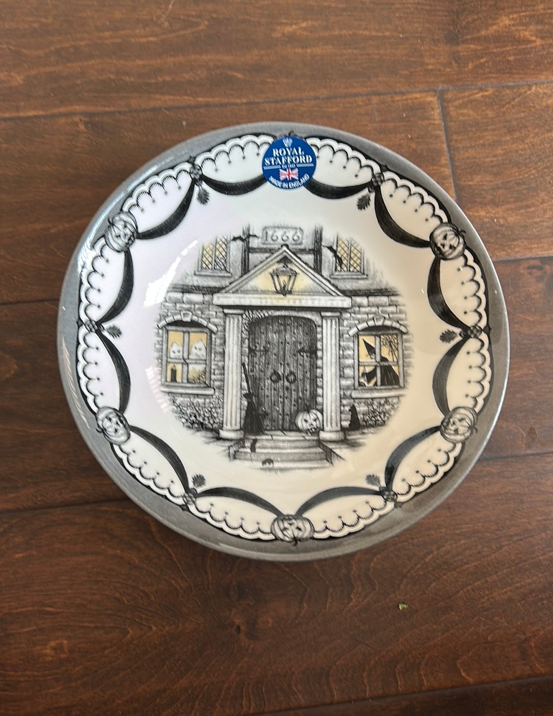 X6 Royal Stafford Halloween Haunted House Witch 8 3/4” Made England Salad Bowls