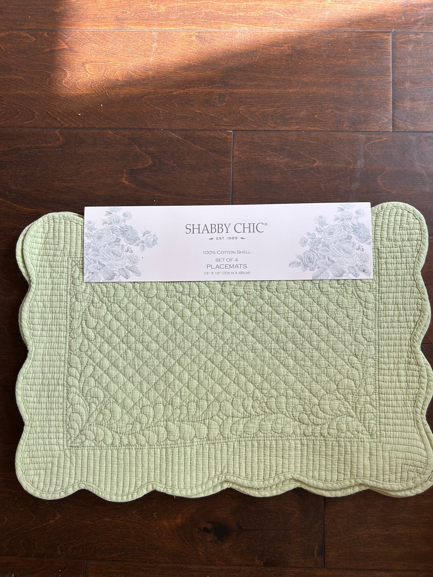 Shabby Chic 4 Scalloped Edged  Quilted Placemats New Light Green