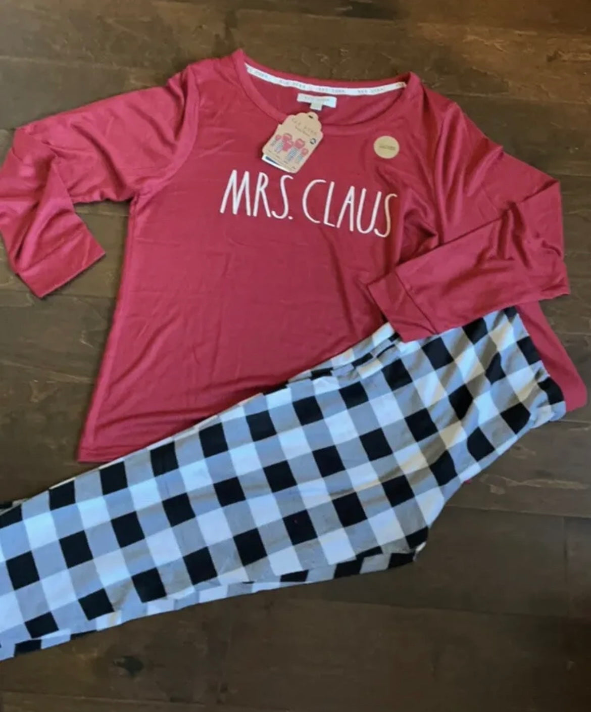 Rae Dunn Women’s Pajama Set Christmas Mrs Claus  Sz M Plaid Bottom Nwt