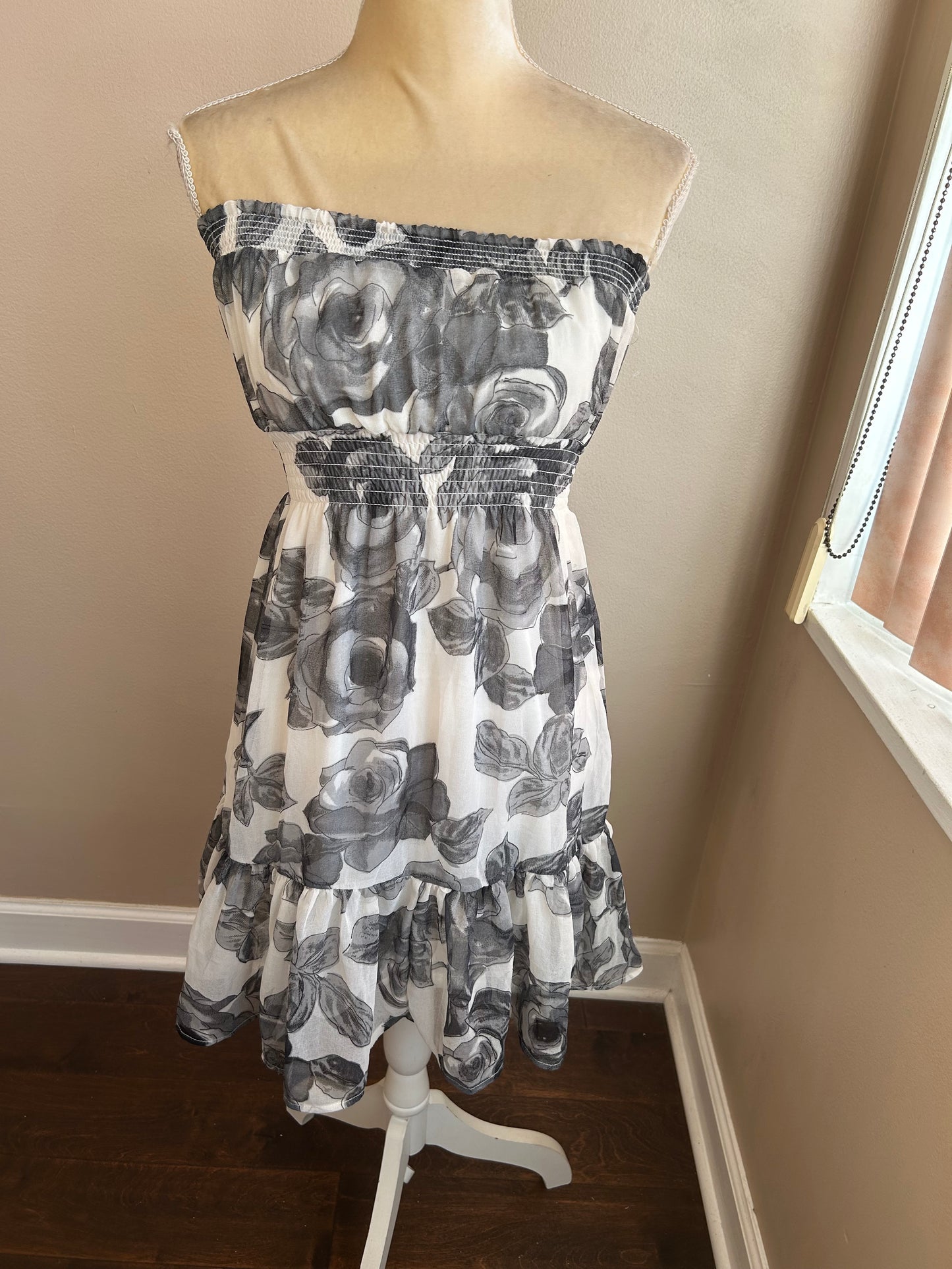 New womens mini dress Pink floral print smocked strapless sz M 4124