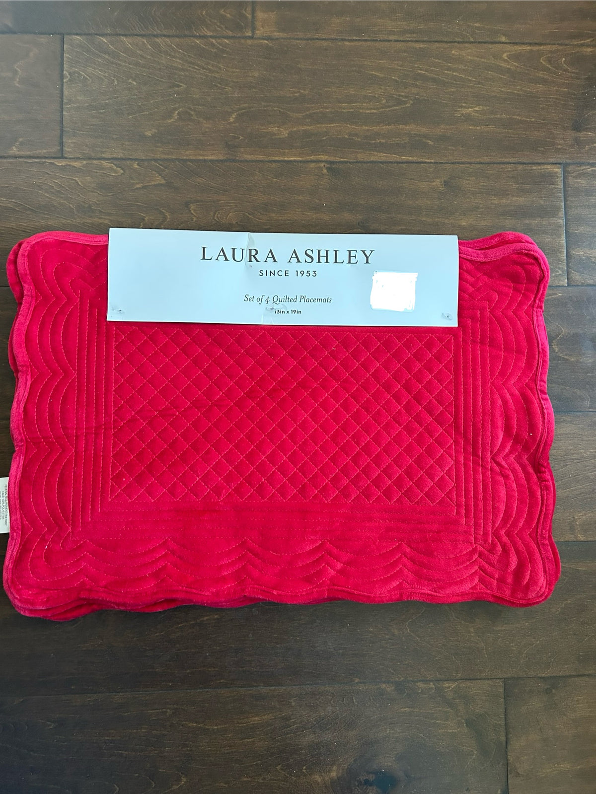 Laura Ashley Set Of 4 Quilted Velvet Placemats New Scalloped Red Christmas