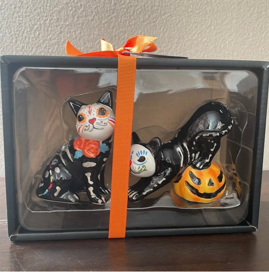 blue sky clayworks dia de los muertos salt and pepper shaker- Cat With pumpkin