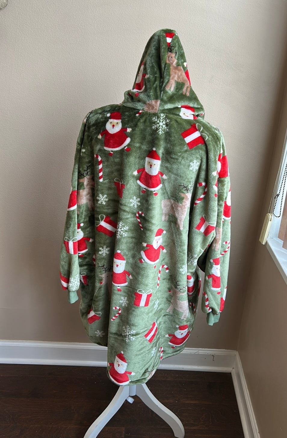 Marlo Lorenz Throwzy Poncho Christmas Santa Claus Candy Cane Snowflake New Gift