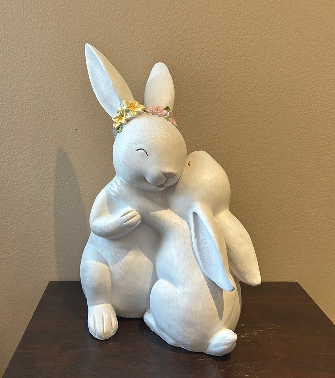 New Easter Mommy And Baby Bunny Figurine Hugging