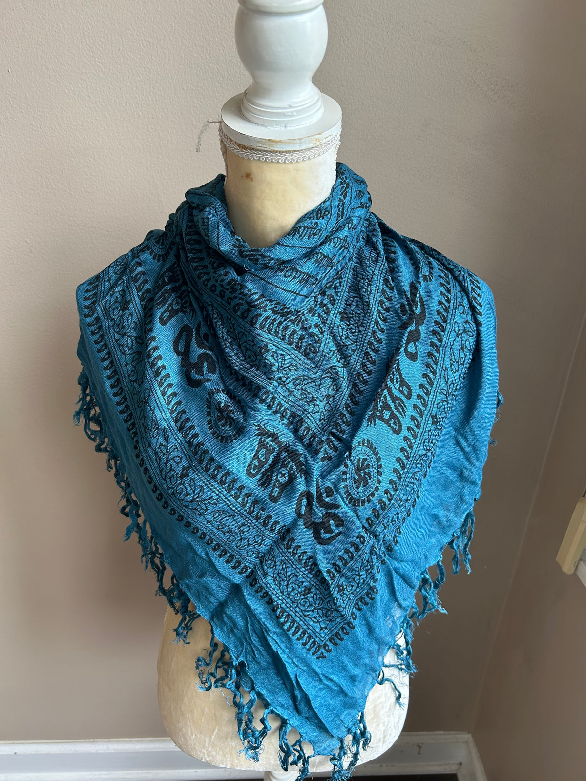 Womens Fringed Scarf Indian Words Om Print New Blue Black 5002