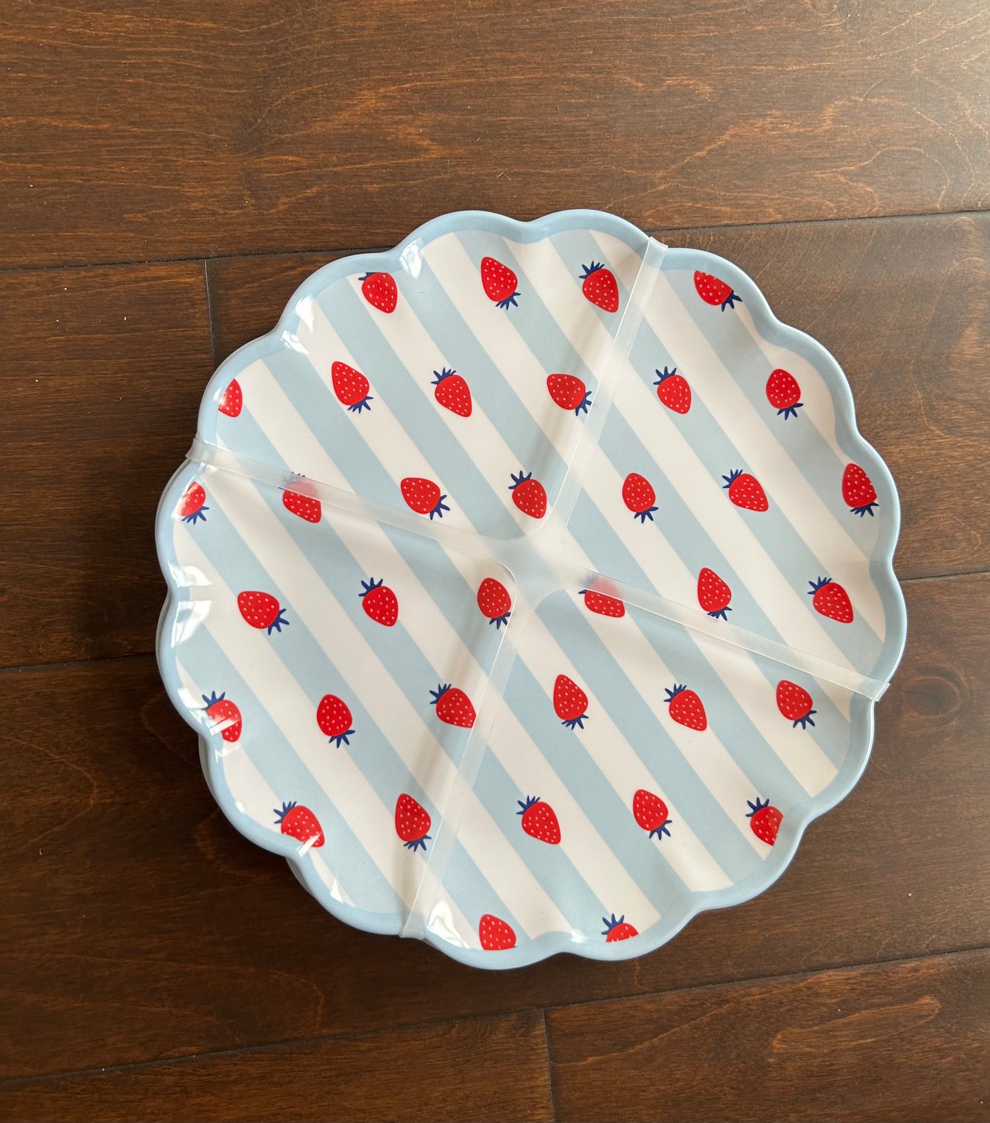 New Americana Dinnerware Set 8 Pc Melamine Strawberry Red White Blue July 4th