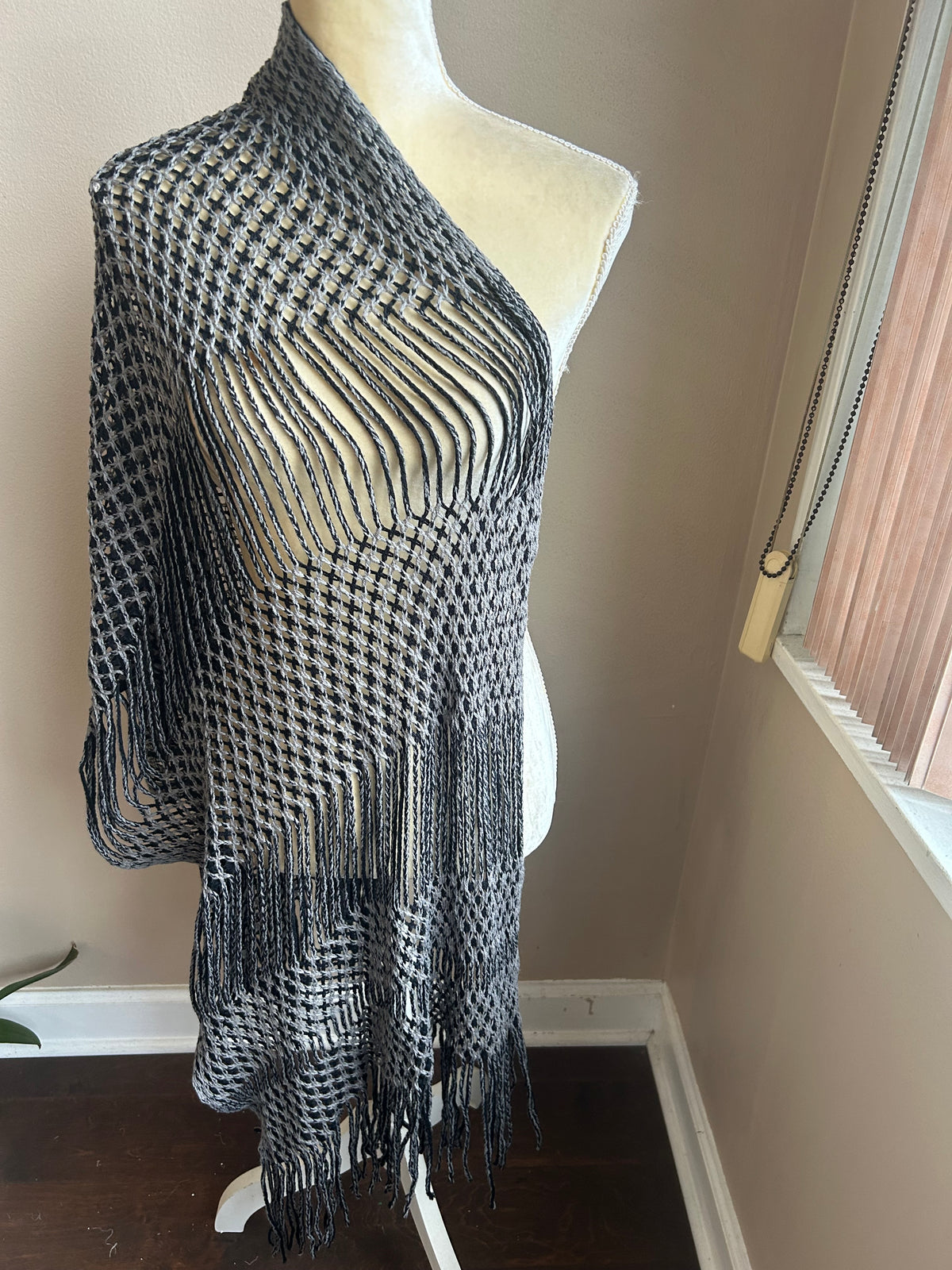 New Women’s Crochet Knit Scarf Black Multicolor  5002
