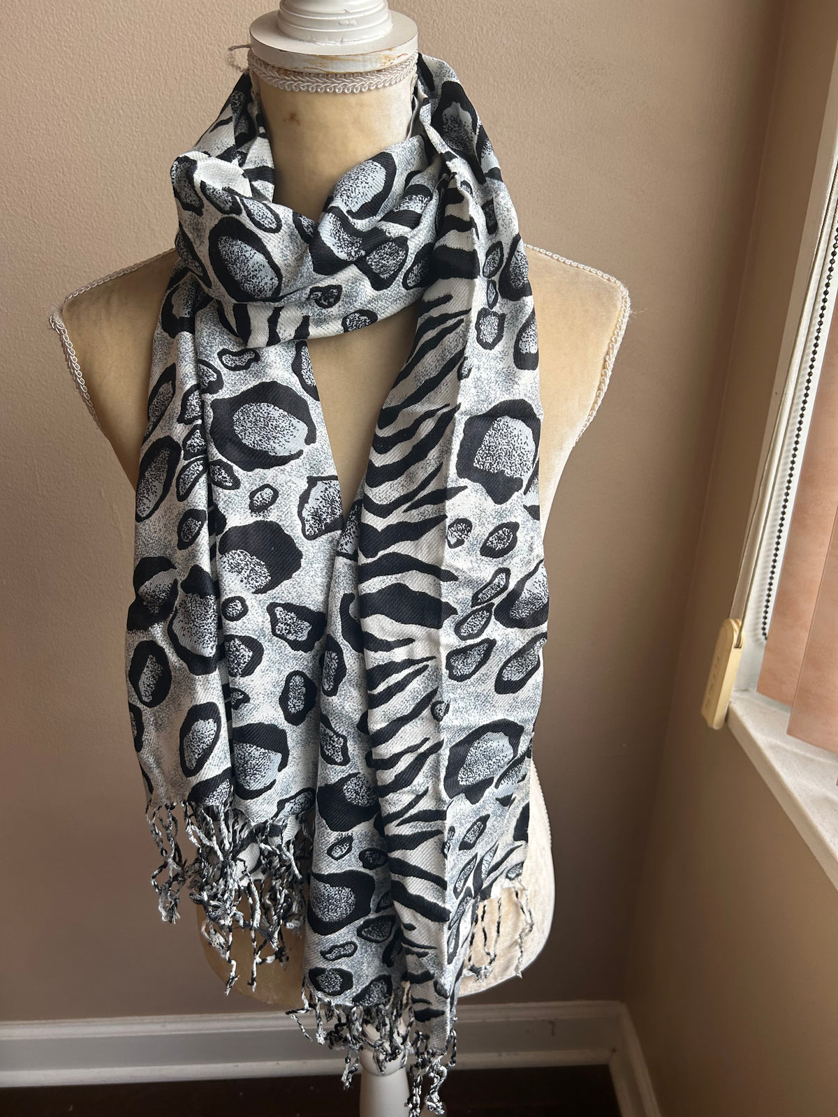 New Womens Animal Print Scarf Shawl Fringed 5002-3102