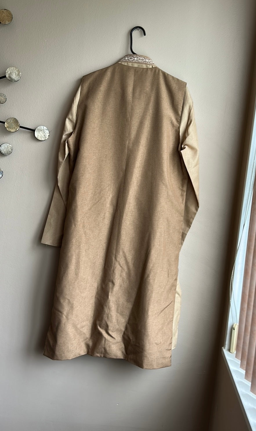 New Men’s Indian 3 Pc Wedding Outfit Kurta Pajama Jacket Embroidered Beige Sz 42