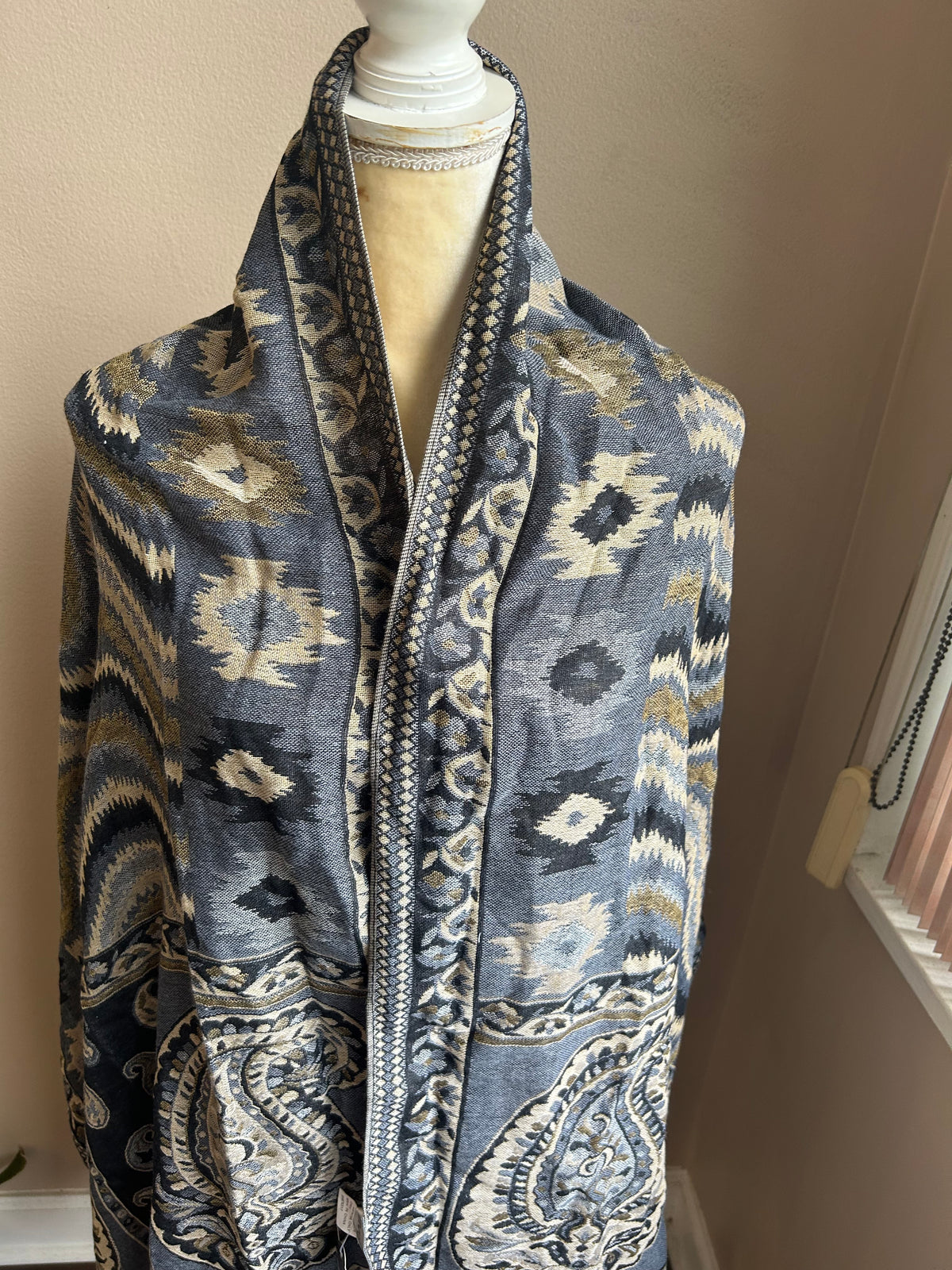 Avenue Women’s Shawl Wrap Scarf Paisely Print New Floral Fringed 5002