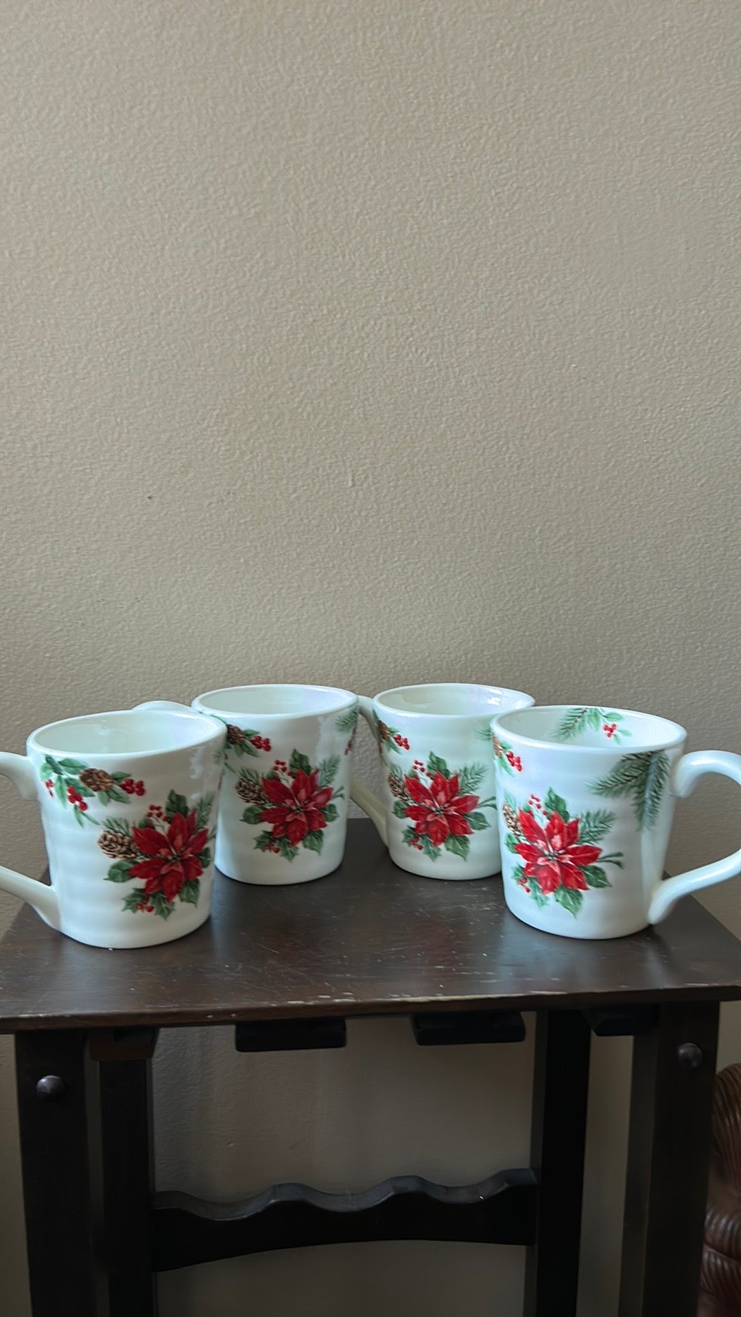 Maxcera set of 4 Christmas Mugs New Poinsettia Holly Berries Ceramic