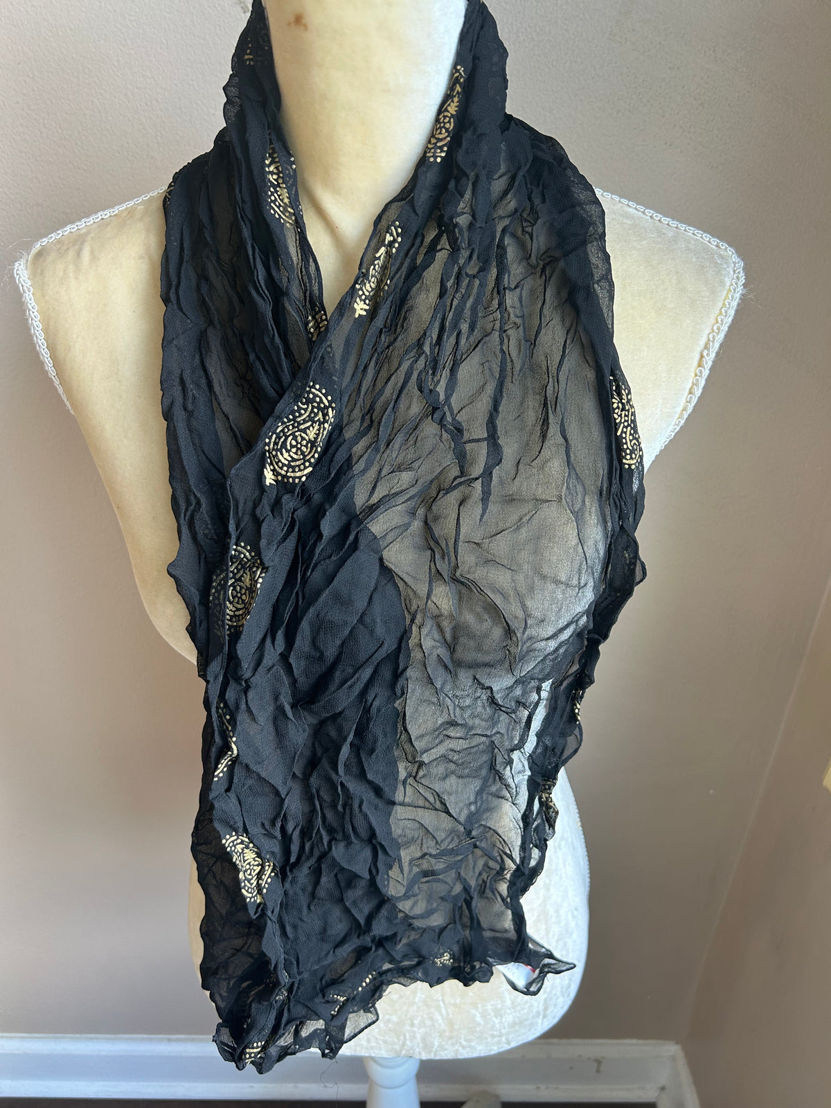 New Womens Black Crinkle Scarf With Gold Paisely Motifs 5001-3102